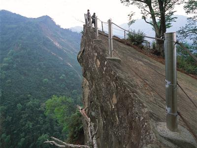斯比斯比鐵達尼峭岩