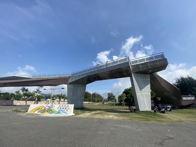 龍崗天橋
