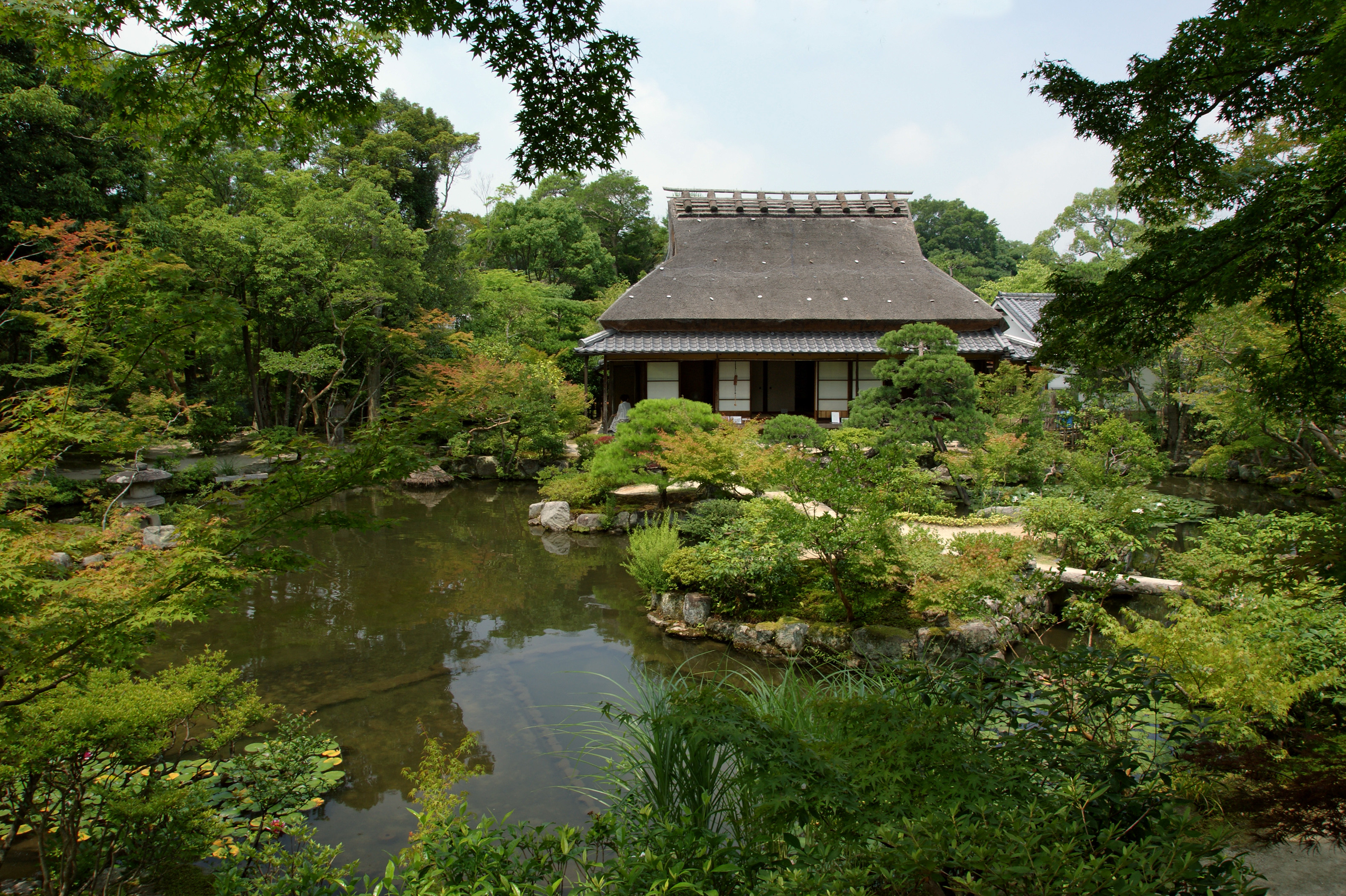 依水園