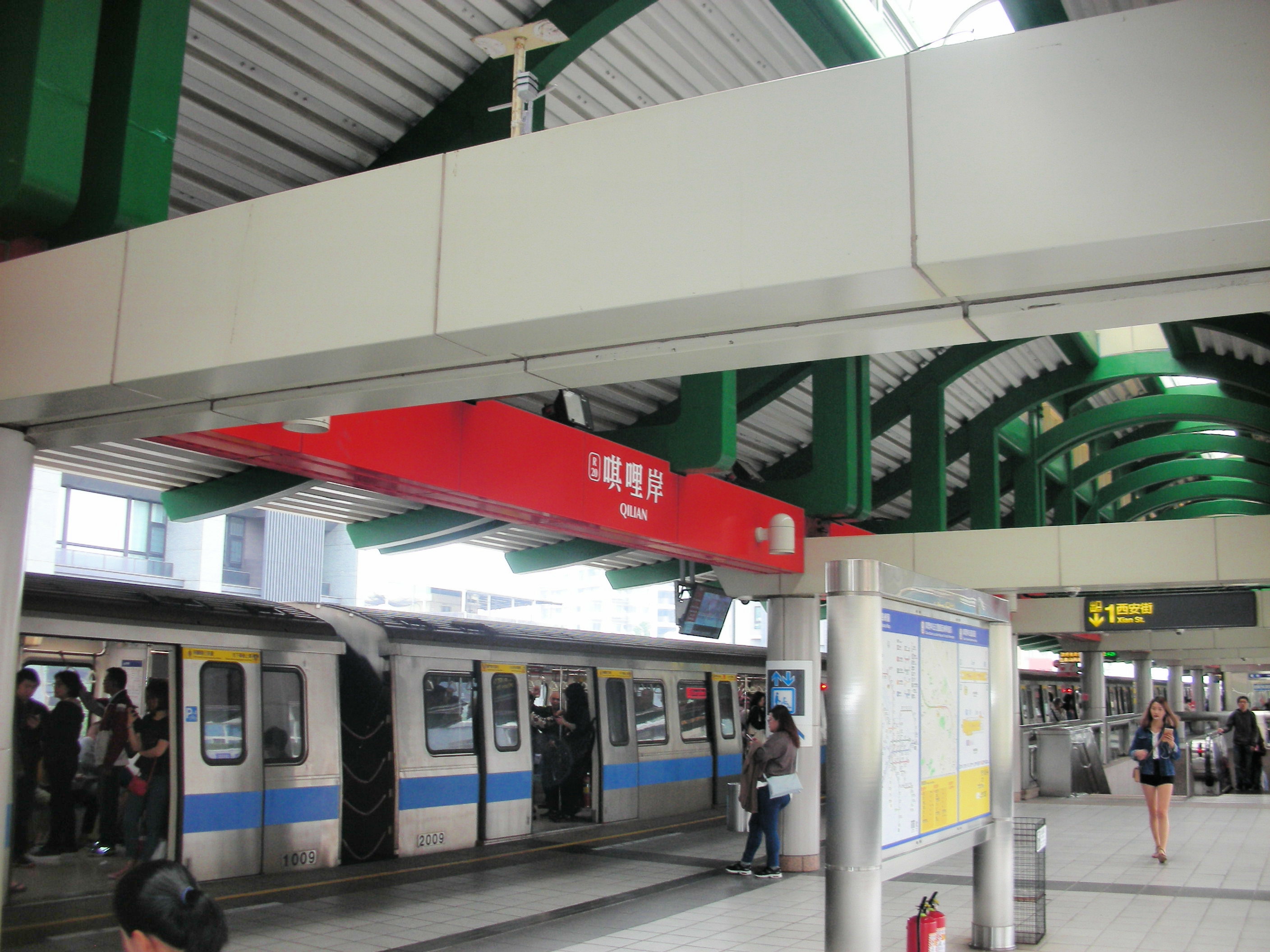唭哩岸站