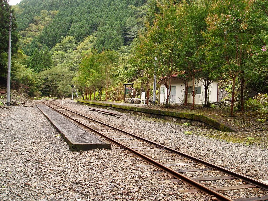 尾盛車站