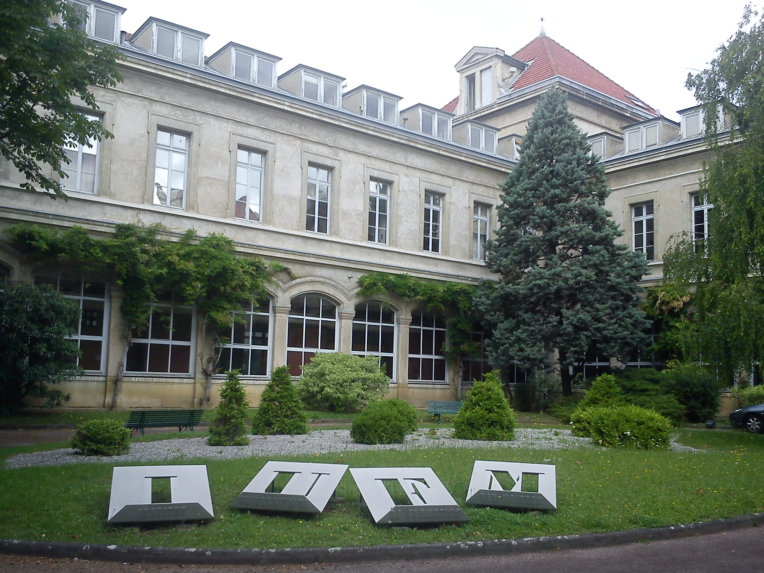 里昂大學