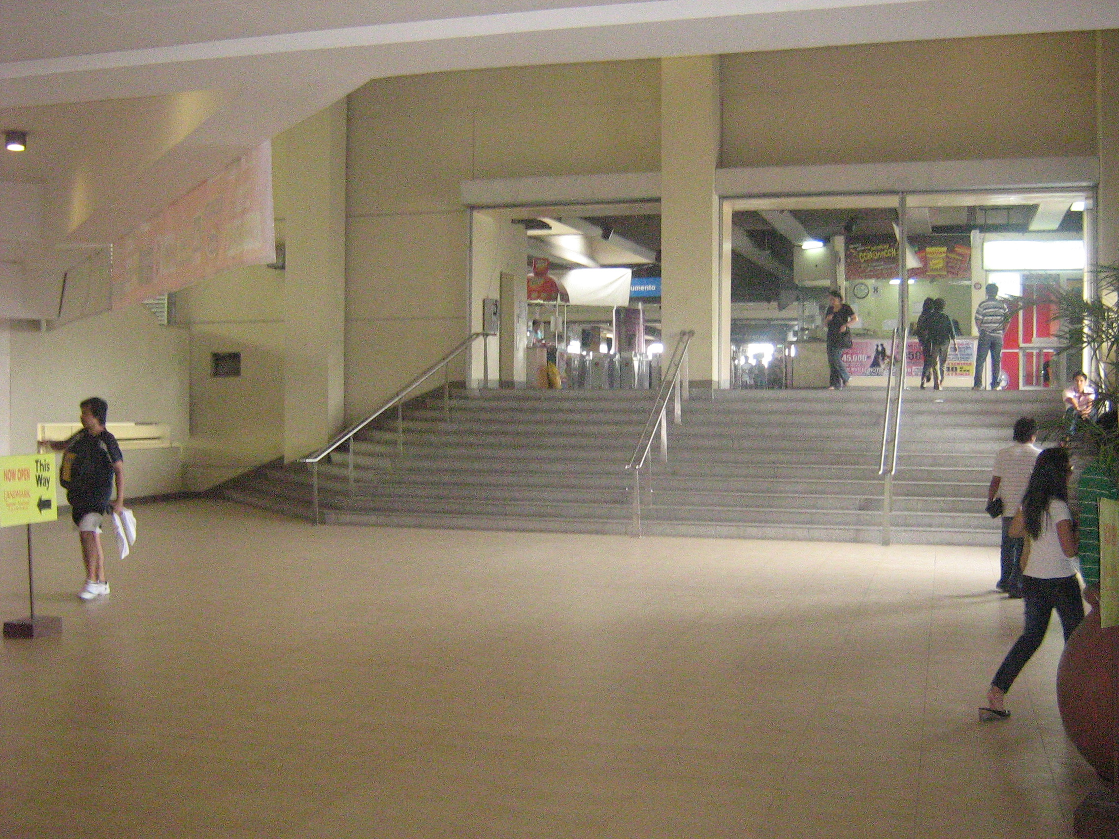 North Avenue MRT Station