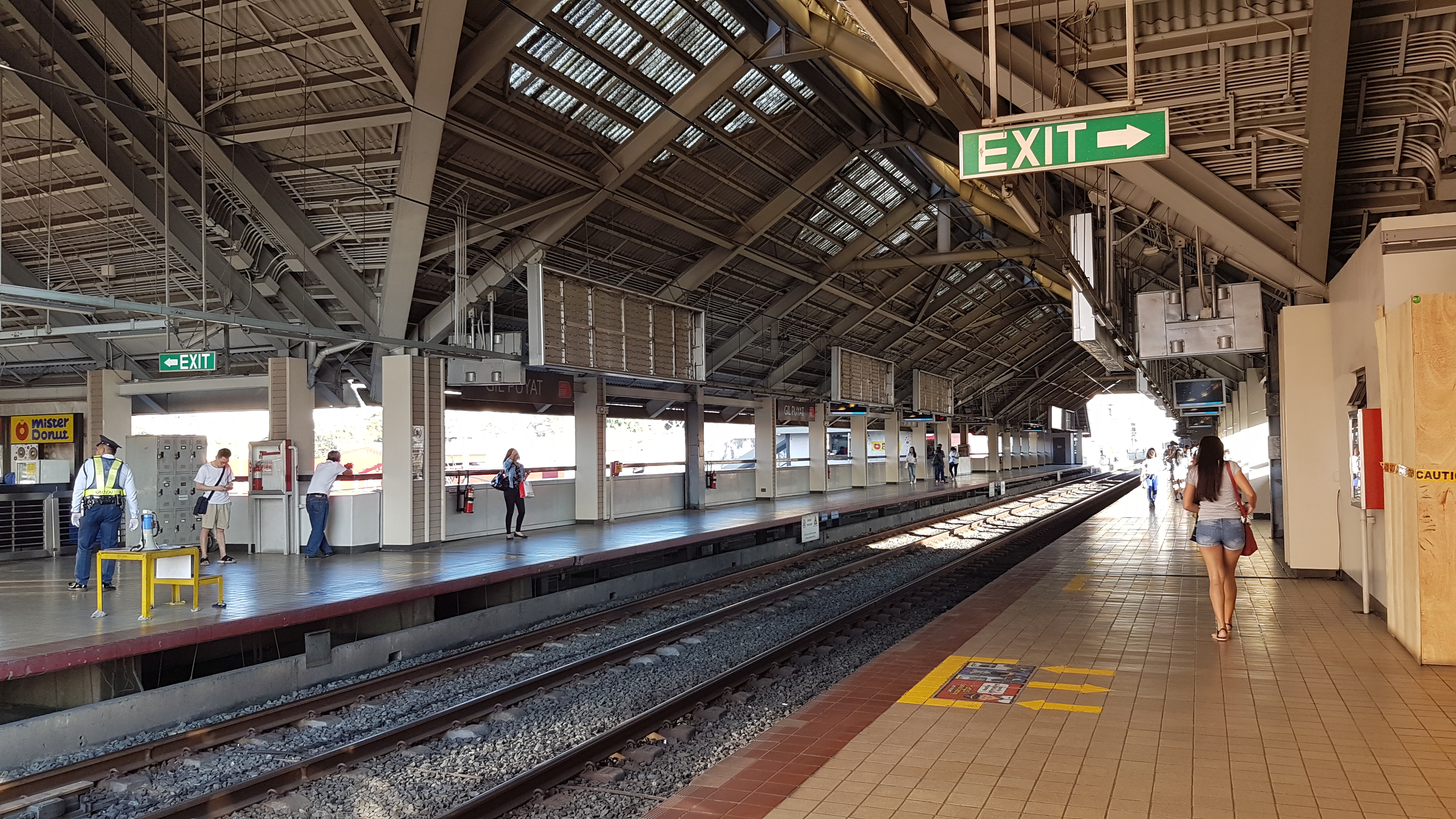 Gil Puyat LRT Station